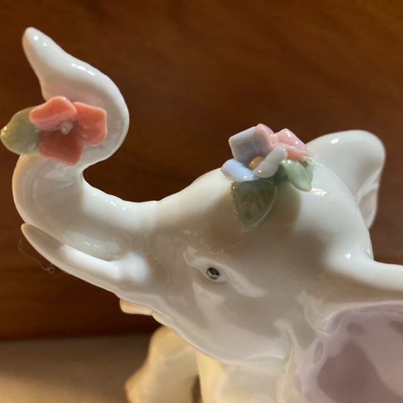 HOST PiCK Vintage Small Ceramic Elephant with Pastel Flowers - Picture 3 of 10